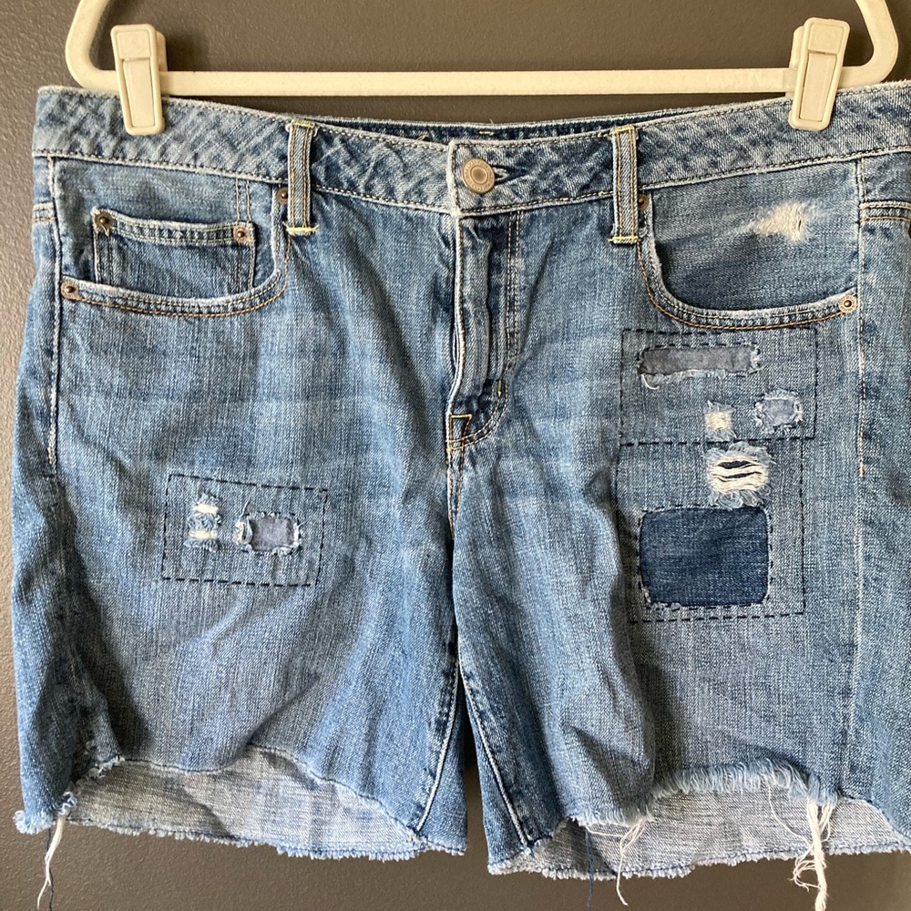 American Eagle Distressed cut off shorts